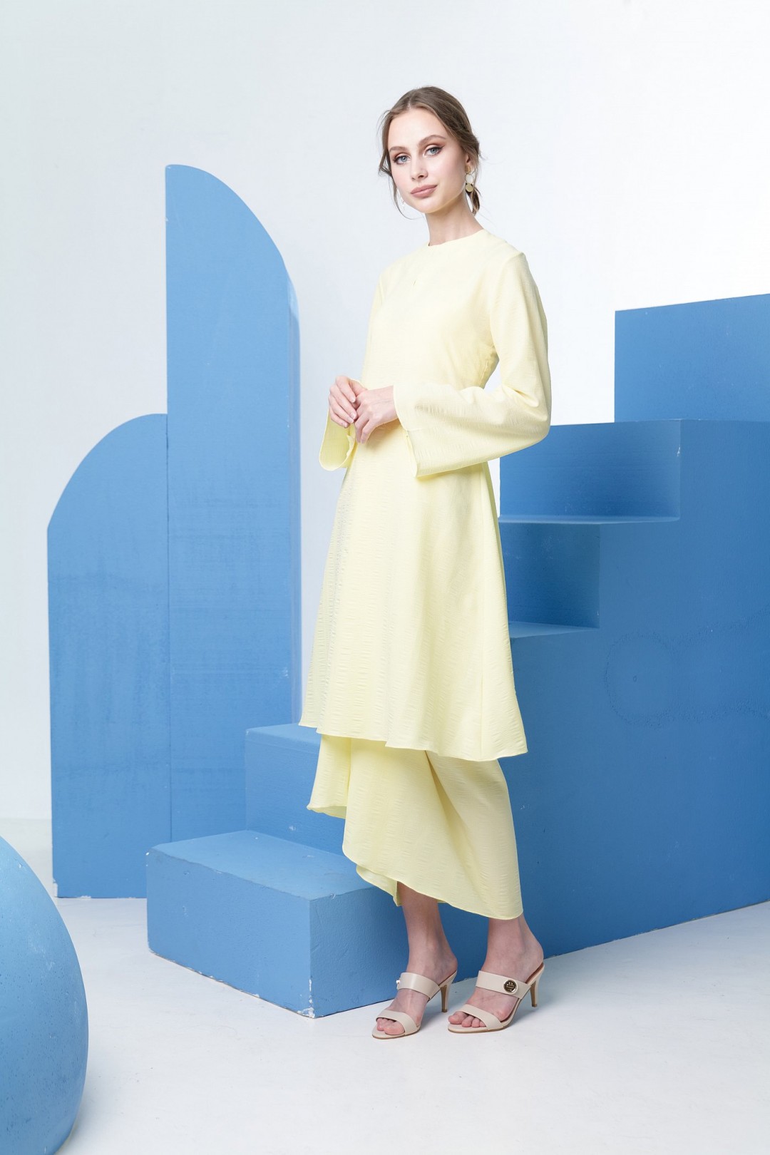 AZURA IN PASTEL YELLOW