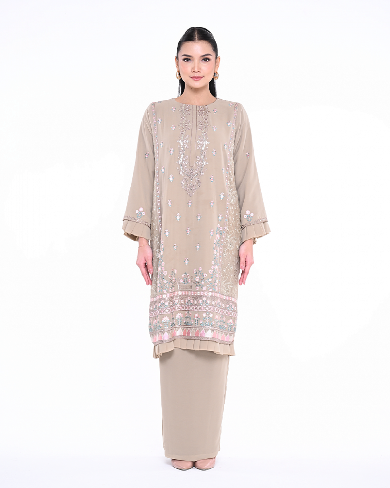 AMMARA IN LIGHT NUDE