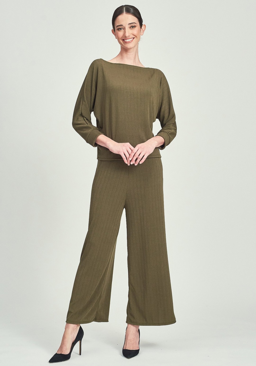 AUDRINA SET IN OLIVE GREEN