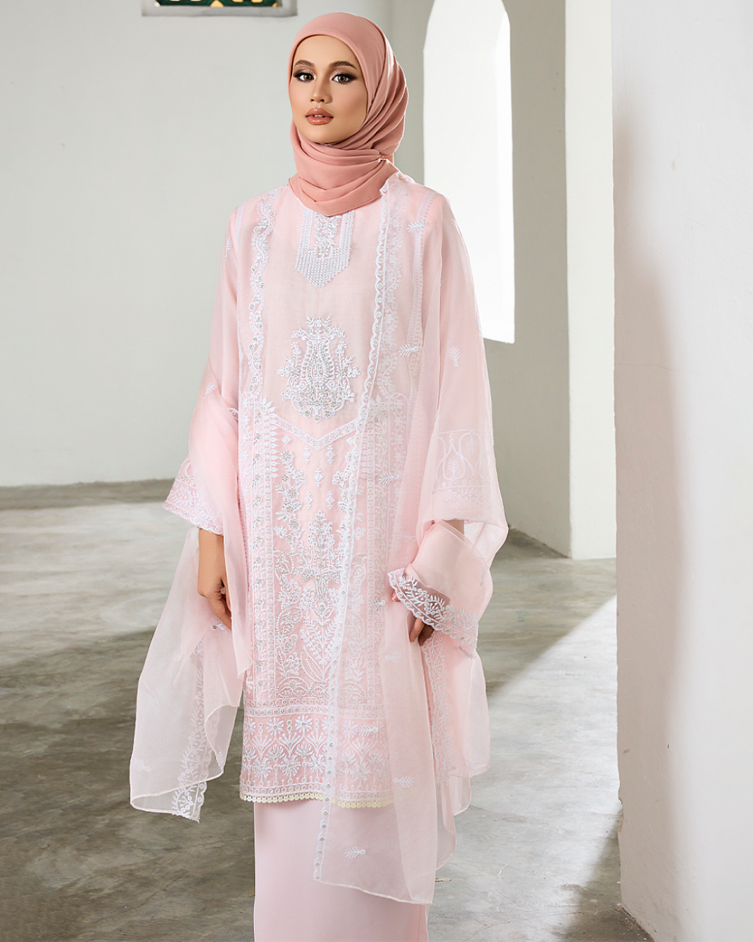 NISHA IN SOFT PINK