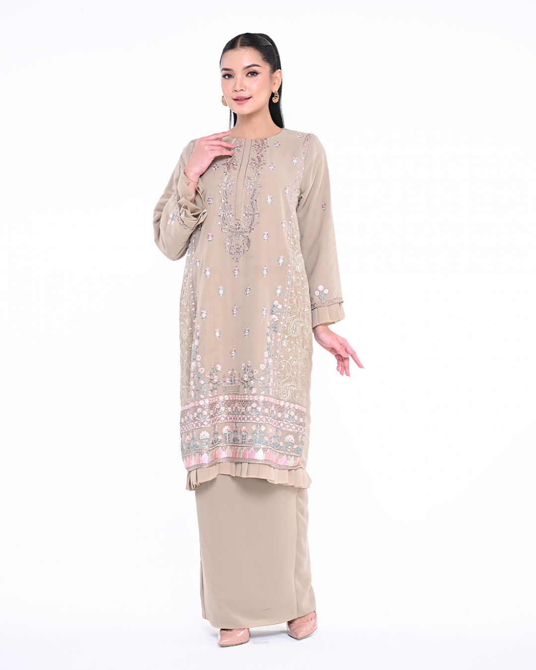 AMMARA IN LIGHT NUDE