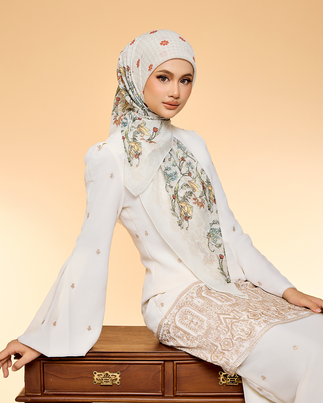 TENUN RAYA RAISA IN SNOW WHITE