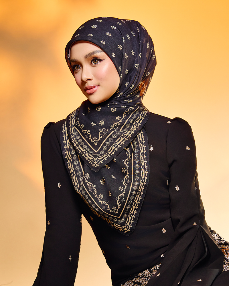 TENUN RAYA SARI IN BLACK