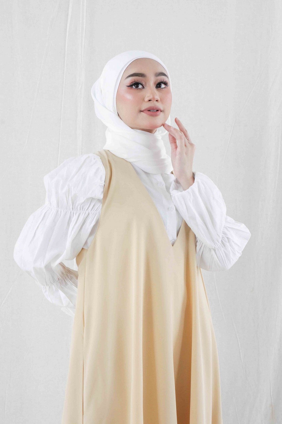 SHELLY DRESS IN BEIGE