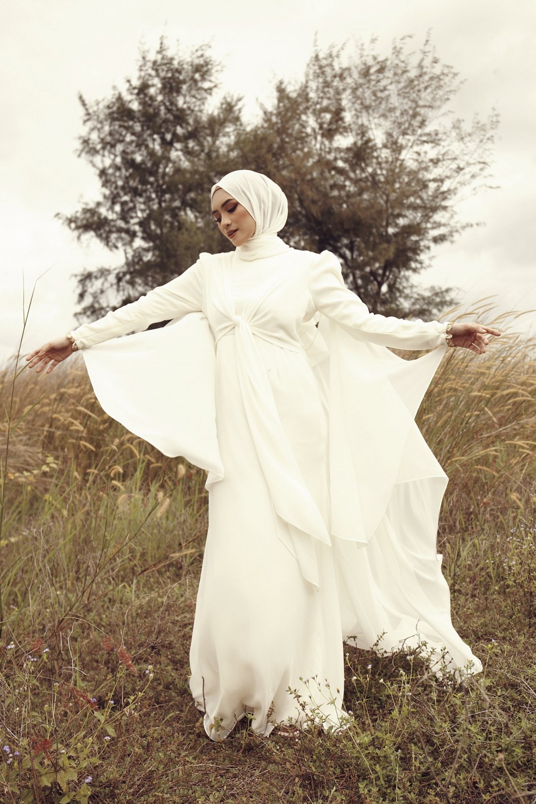 PRE ORDER AMEERA IN OFF WHITE